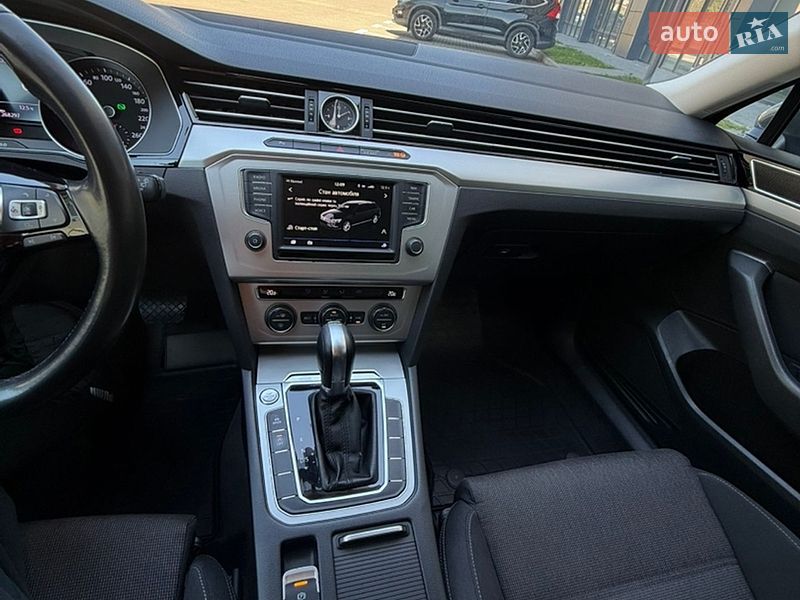 Універсал Volkswagen Passat 2017 в Івано-Франківську