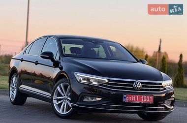 Седан Volkswagen Passat 2021 в Луцке