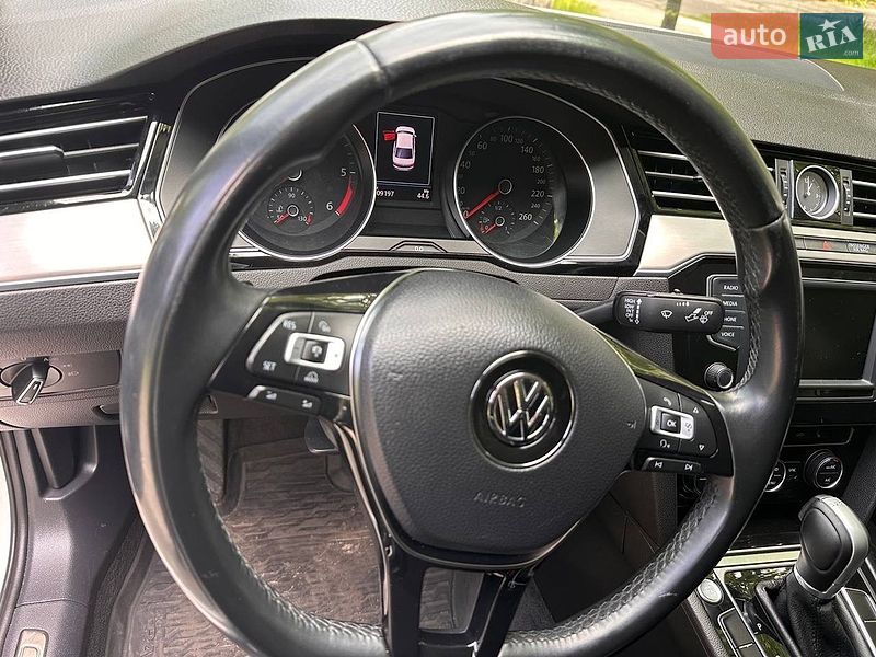 Седан Volkswagen Passat 2017 в Киеве