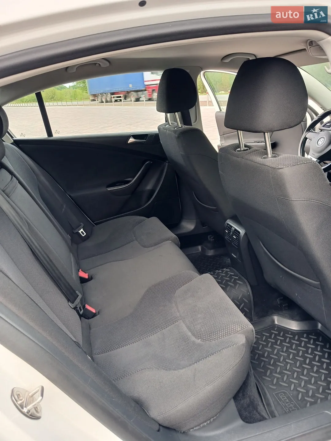 2010 Volkswagen Passat - мініатюра 12
