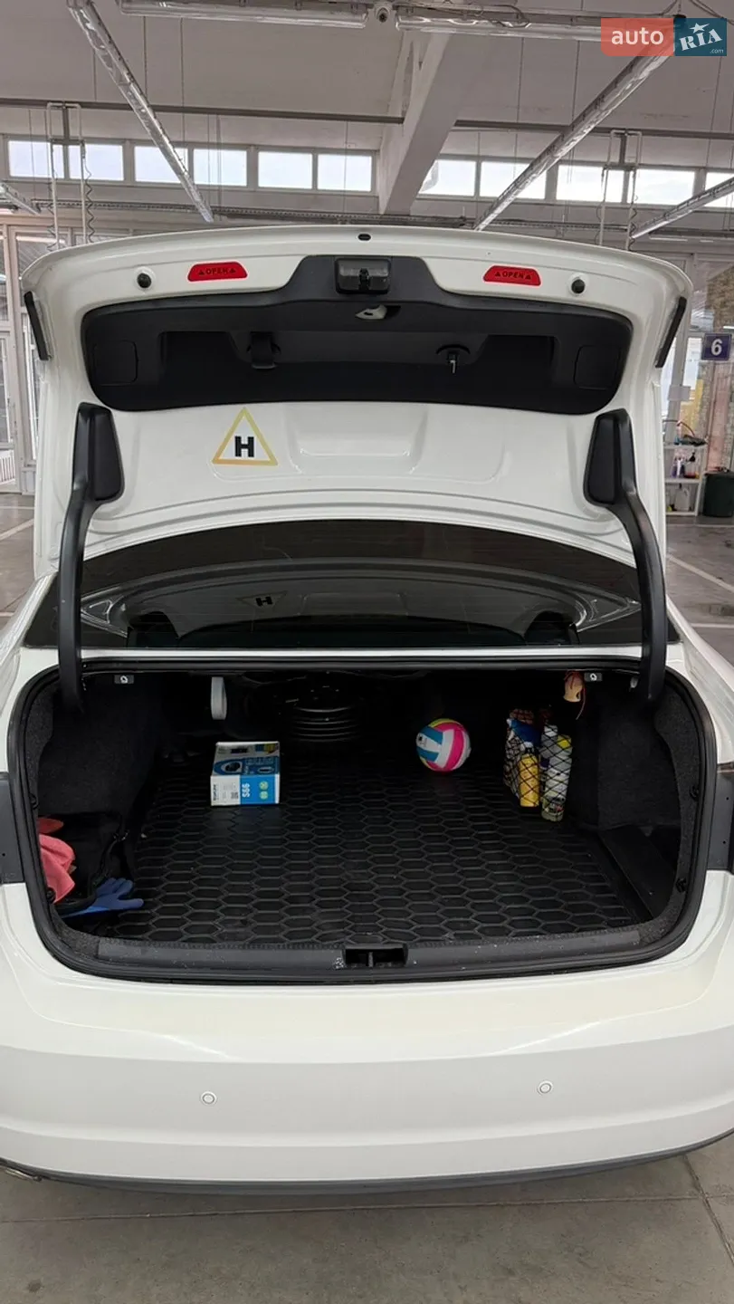 2012 Volkswagen Passat - мініатюра 21