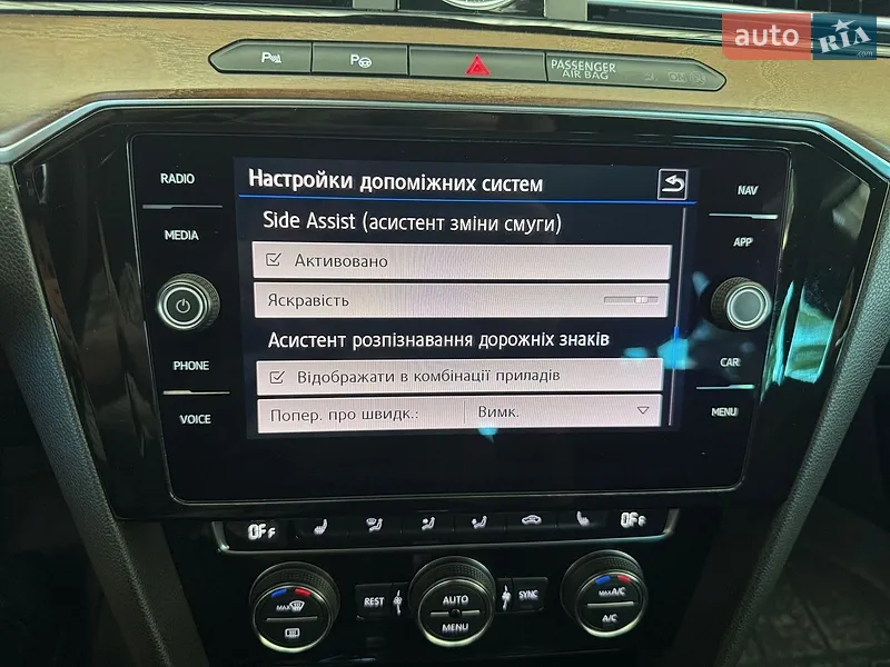 Volkswagen Passat 2018 VIN WVWZZZ3CZJE197497 фото оголошення 50 з 90