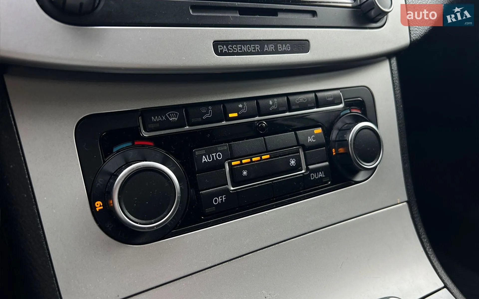 2010 Volkswagen Passat - мініатюра 17