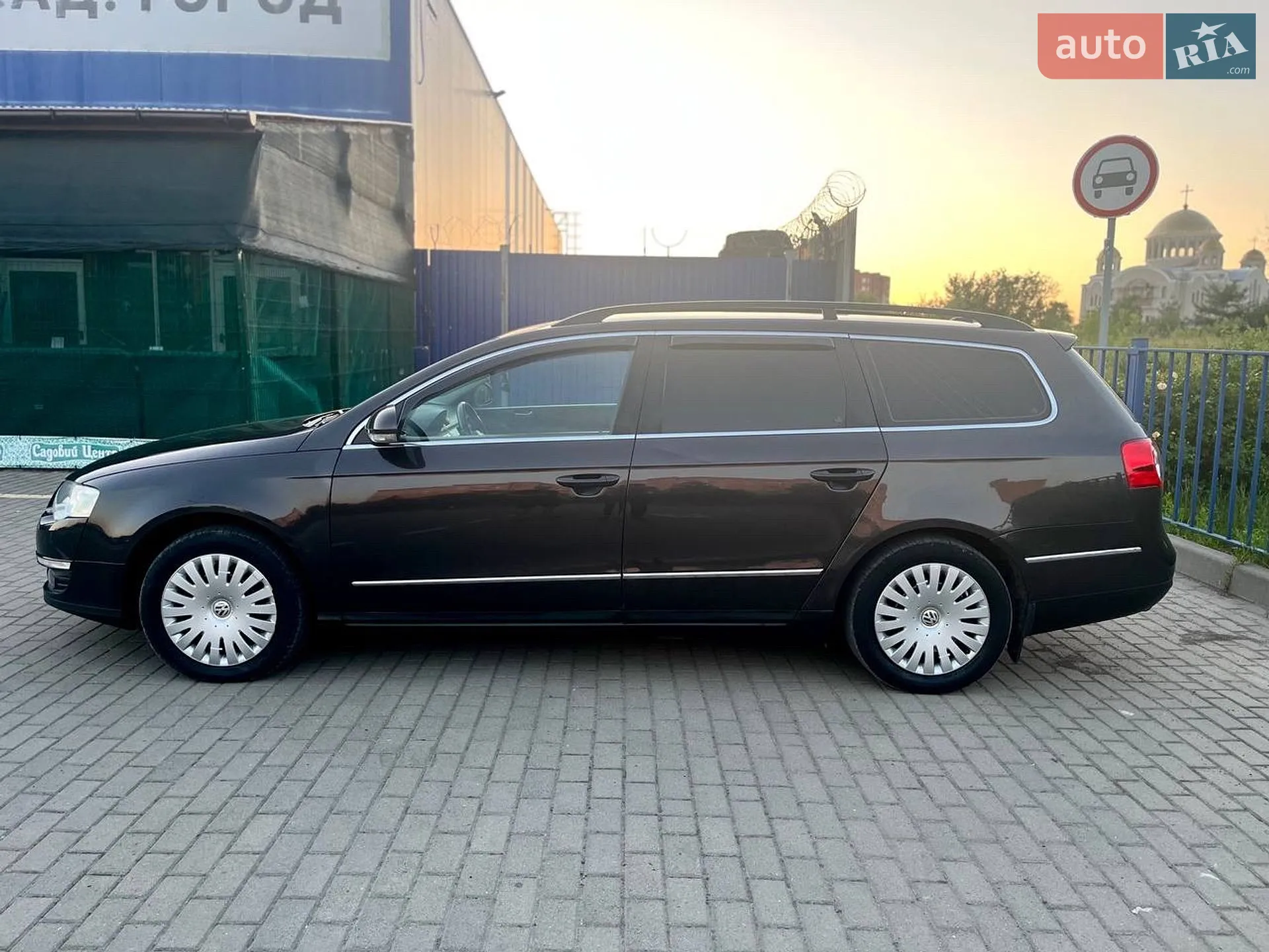 2010 Volkswagen Passat - мініатюра 2