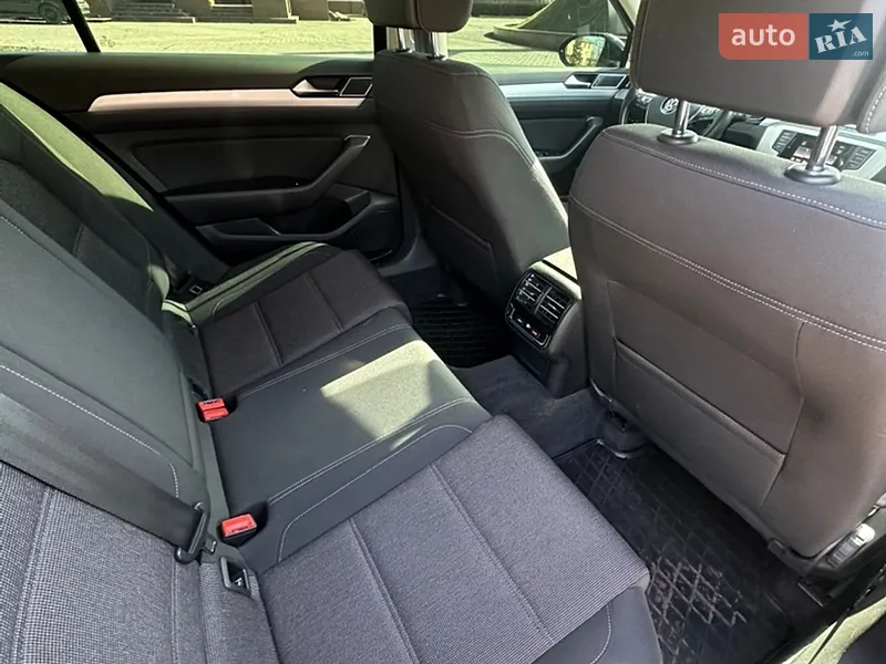 Volkswagen Passat 2015 VIN WVWZZZ3CZGE017909 фото оголошення 18 з 80