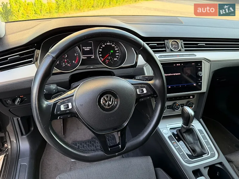 Volkswagen Passat 2017 VIN WVWZZZ3CZJE117175 фото оголошення 18 з 116