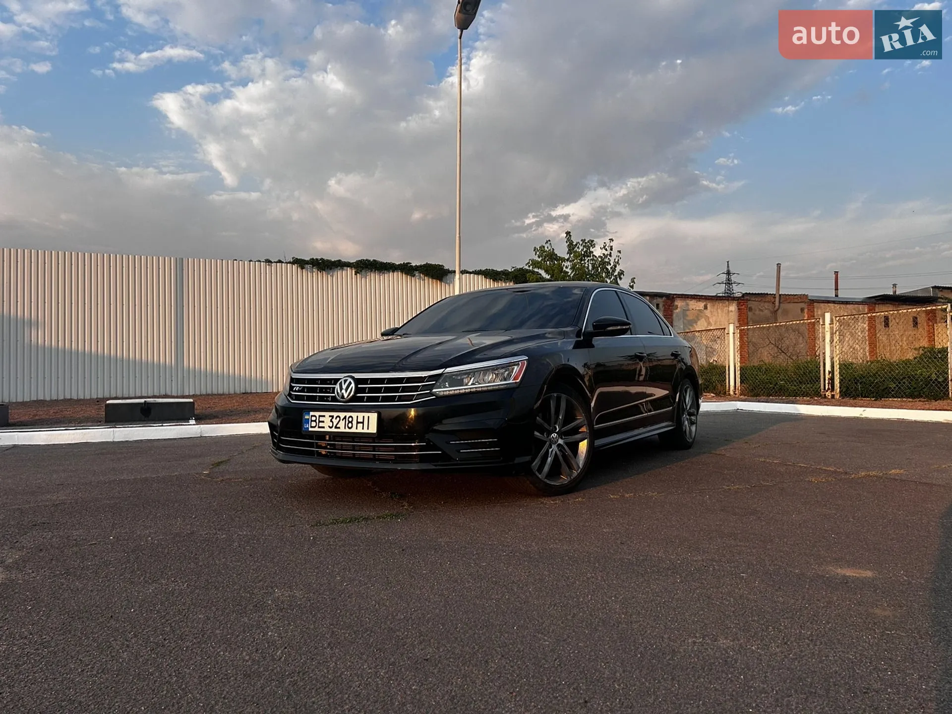 2017 Volkswagen Passat - фото 1