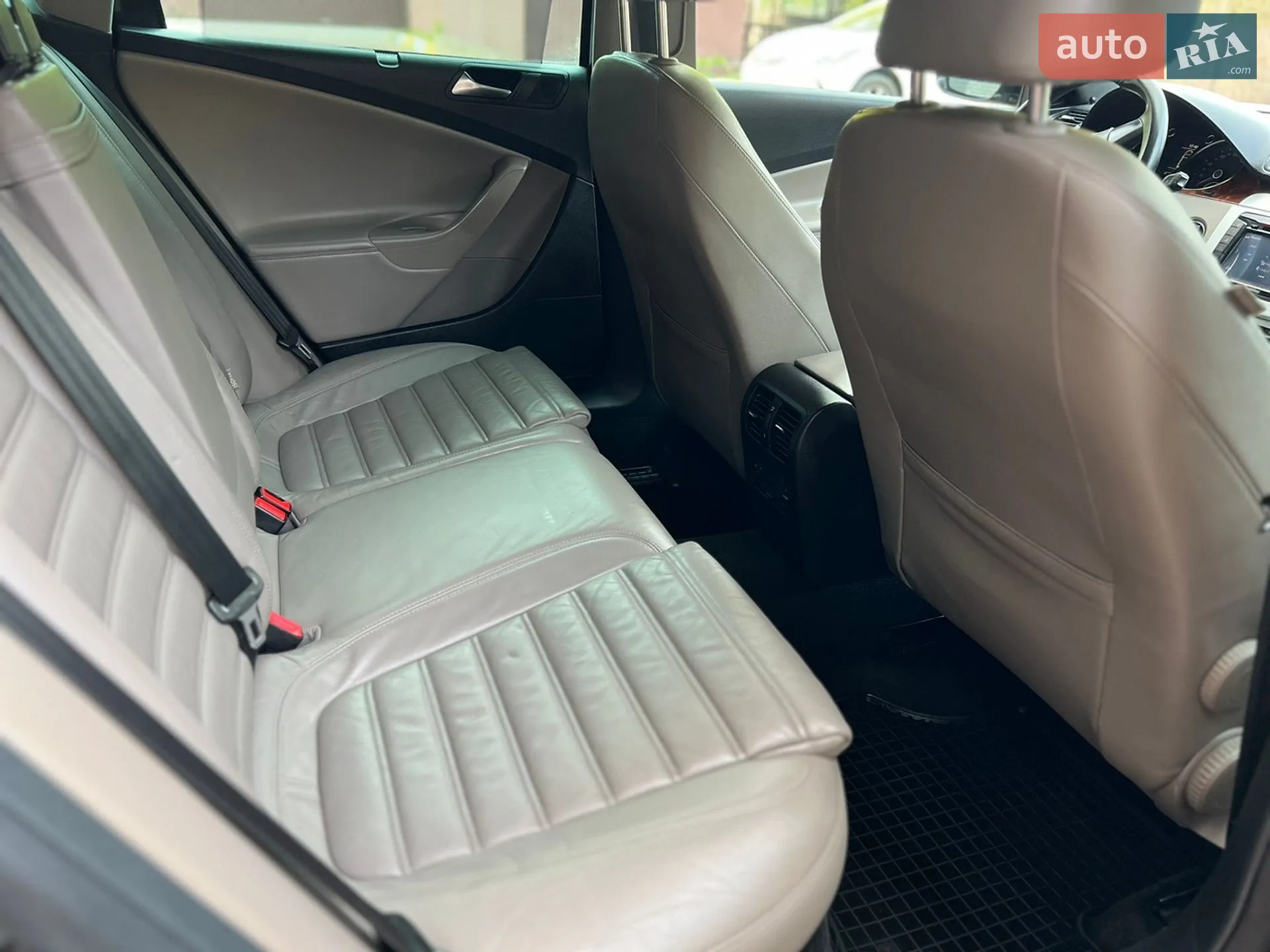2010 Volkswagen Passat - мініатюра 16
