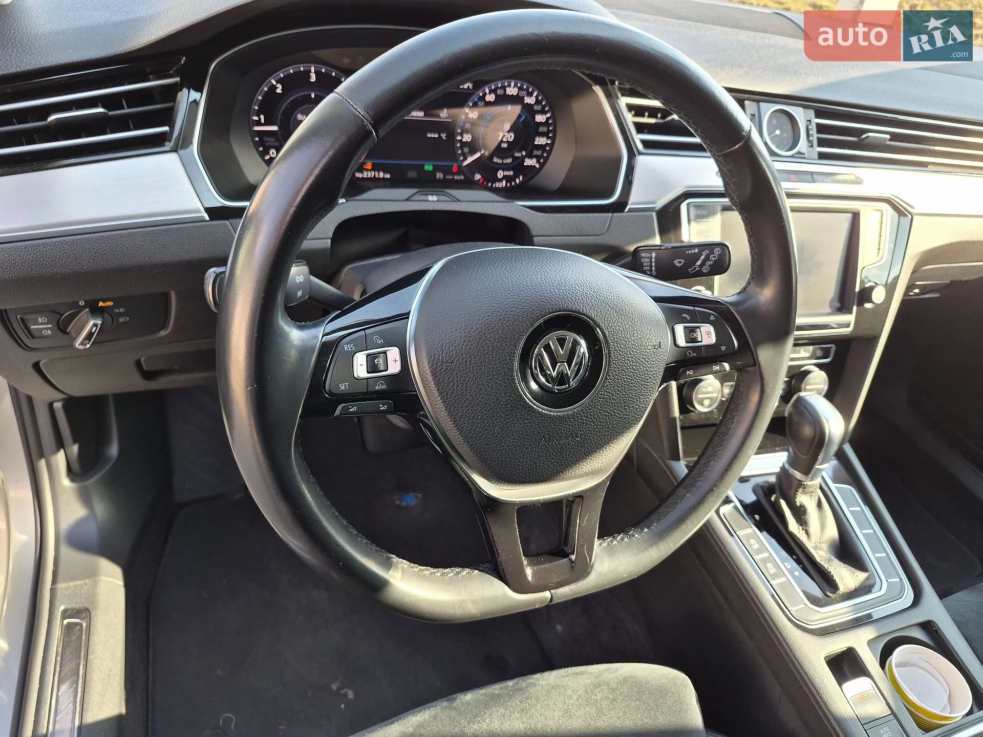 2016 Volkswagen Passat - мініатюра 40
