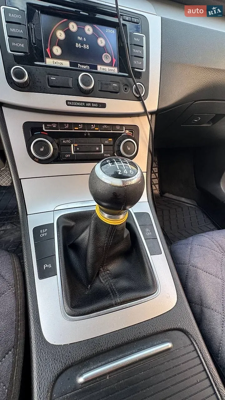 2010 Volkswagen Passat - мініатюра 32