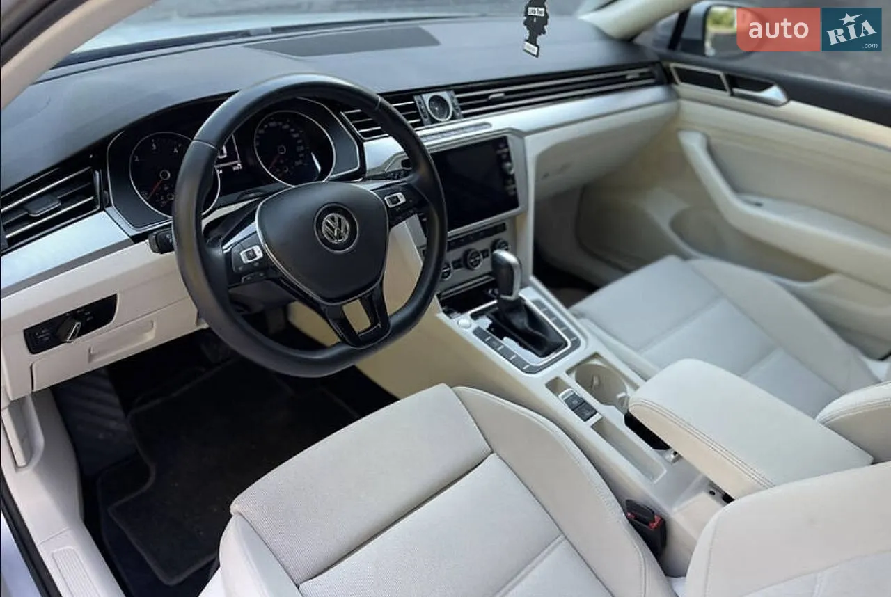 2019 Volkswagen Passat - мініатюра 17