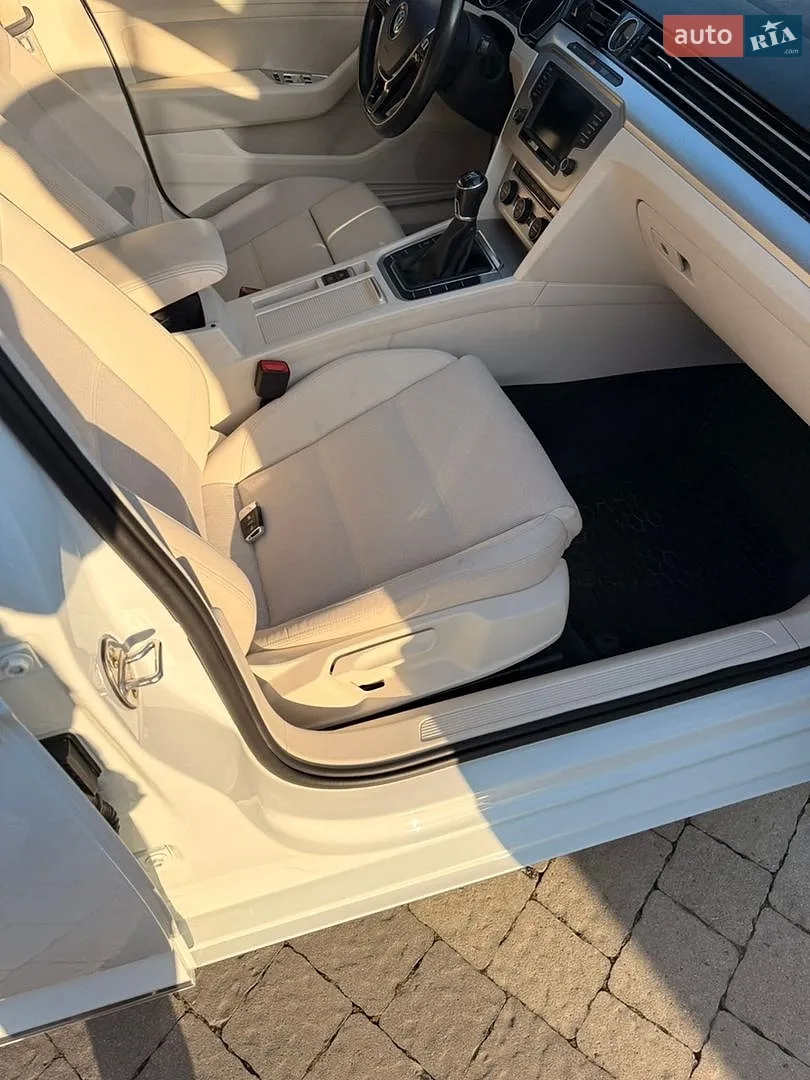 2016 Volkswagen Passat - мініатюра 36