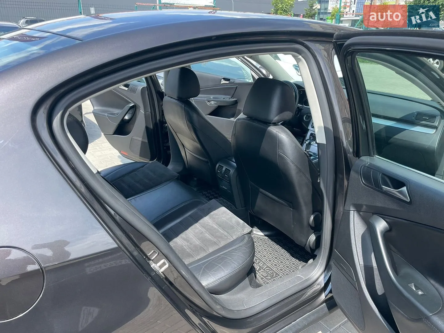 2010 Volkswagen Passat - мініатюра 17