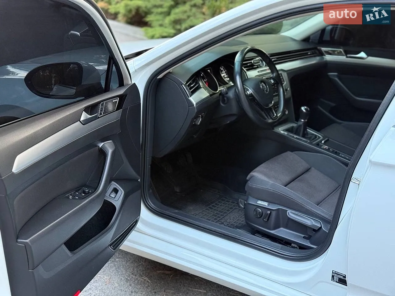 2017 Volkswagen Passat - мініатюра 28