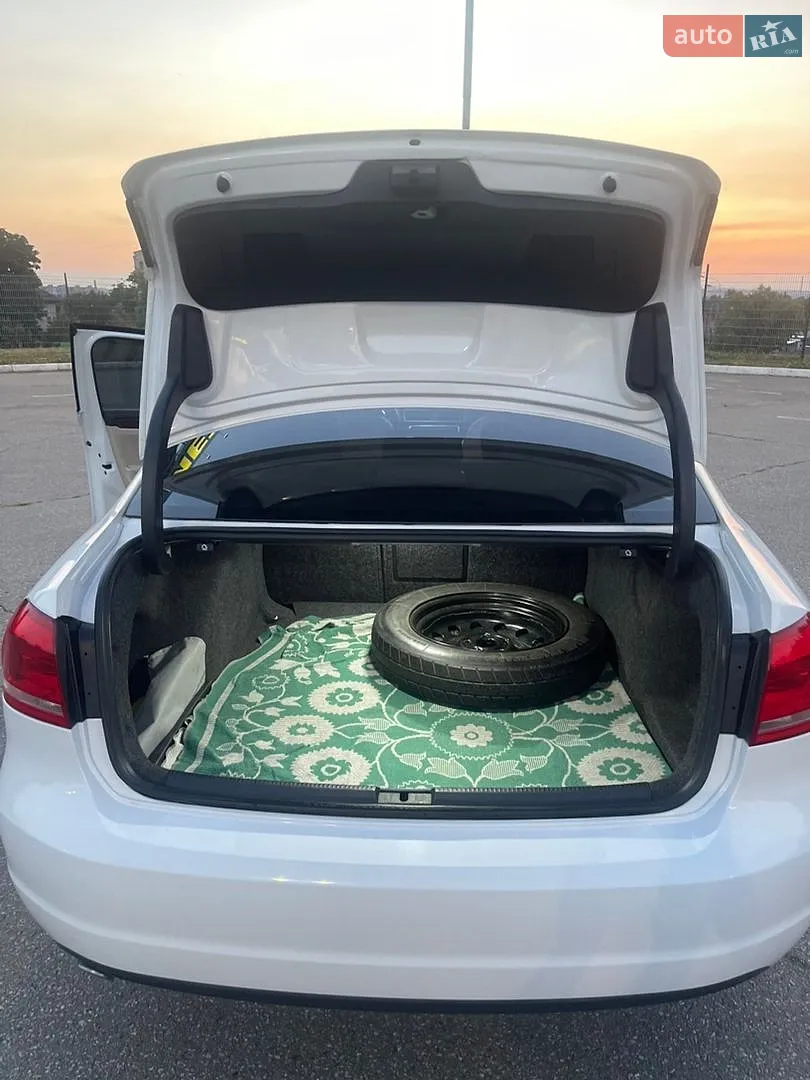 2012 Volkswagen Passat - мініатюра 9