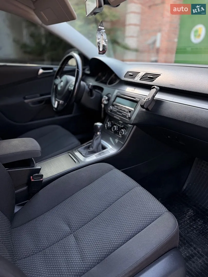 2010 Volkswagen Passat - мініатюра 8