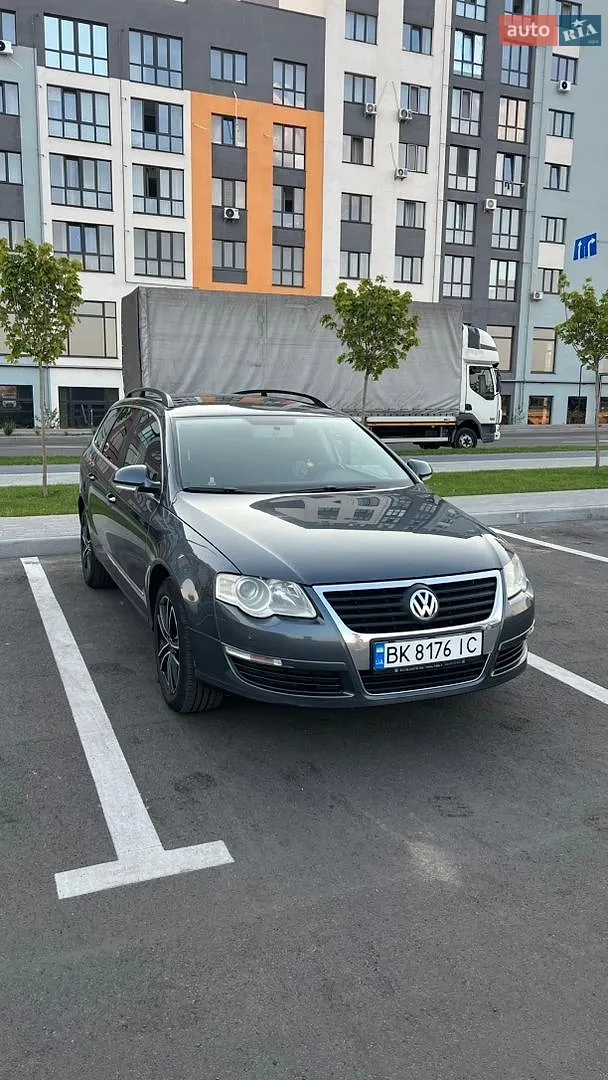 2010 Volkswagen Passat - фото 1