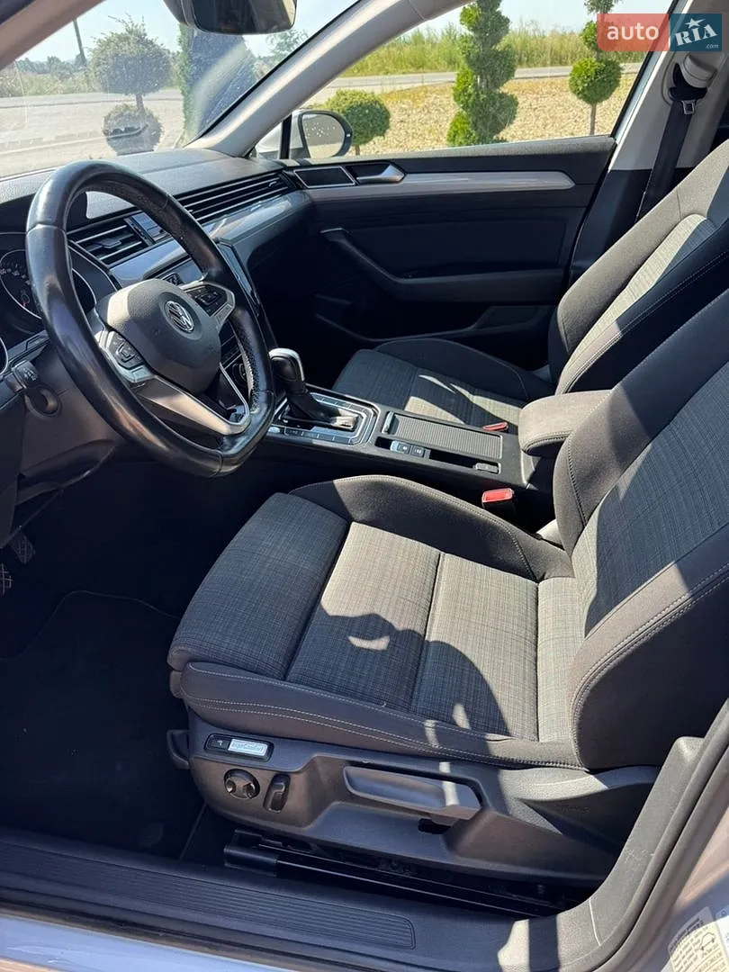2019 Volkswagen Passat - мініатюра 21