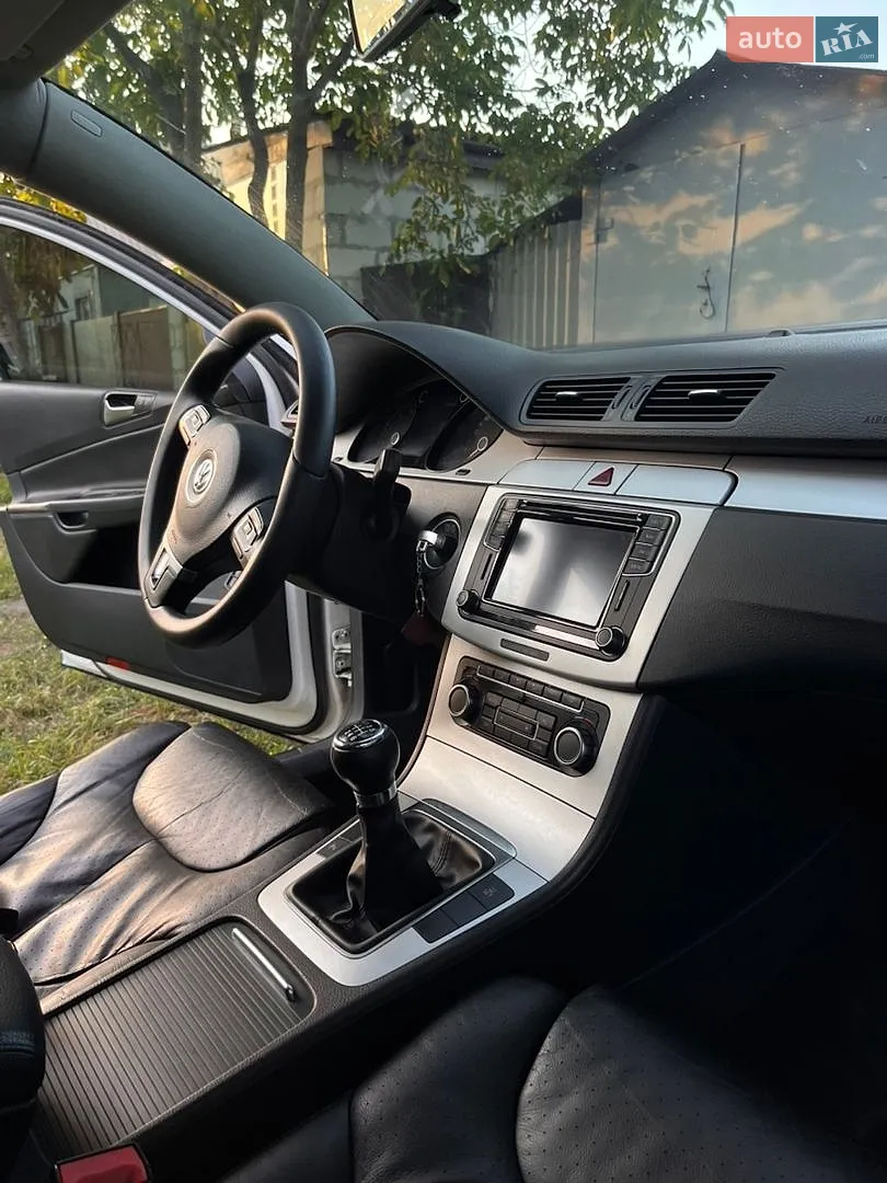 2010 Volkswagen Passat - мініатюра 16