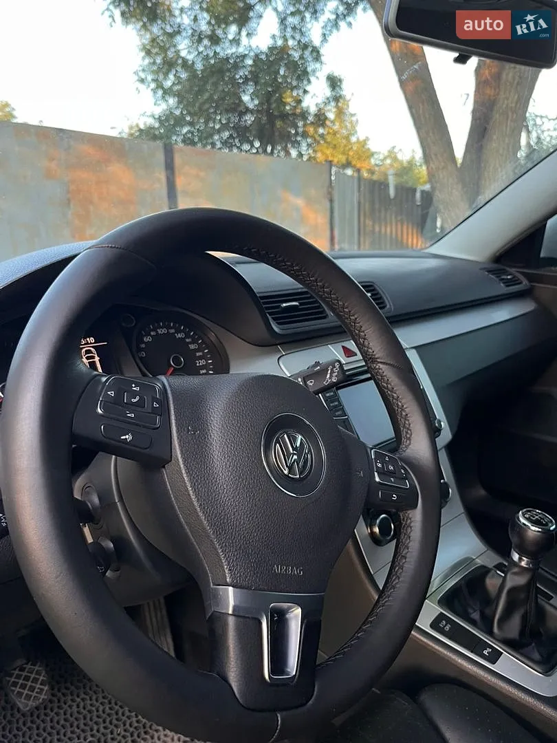 2010 Volkswagen Passat - мініатюра 13