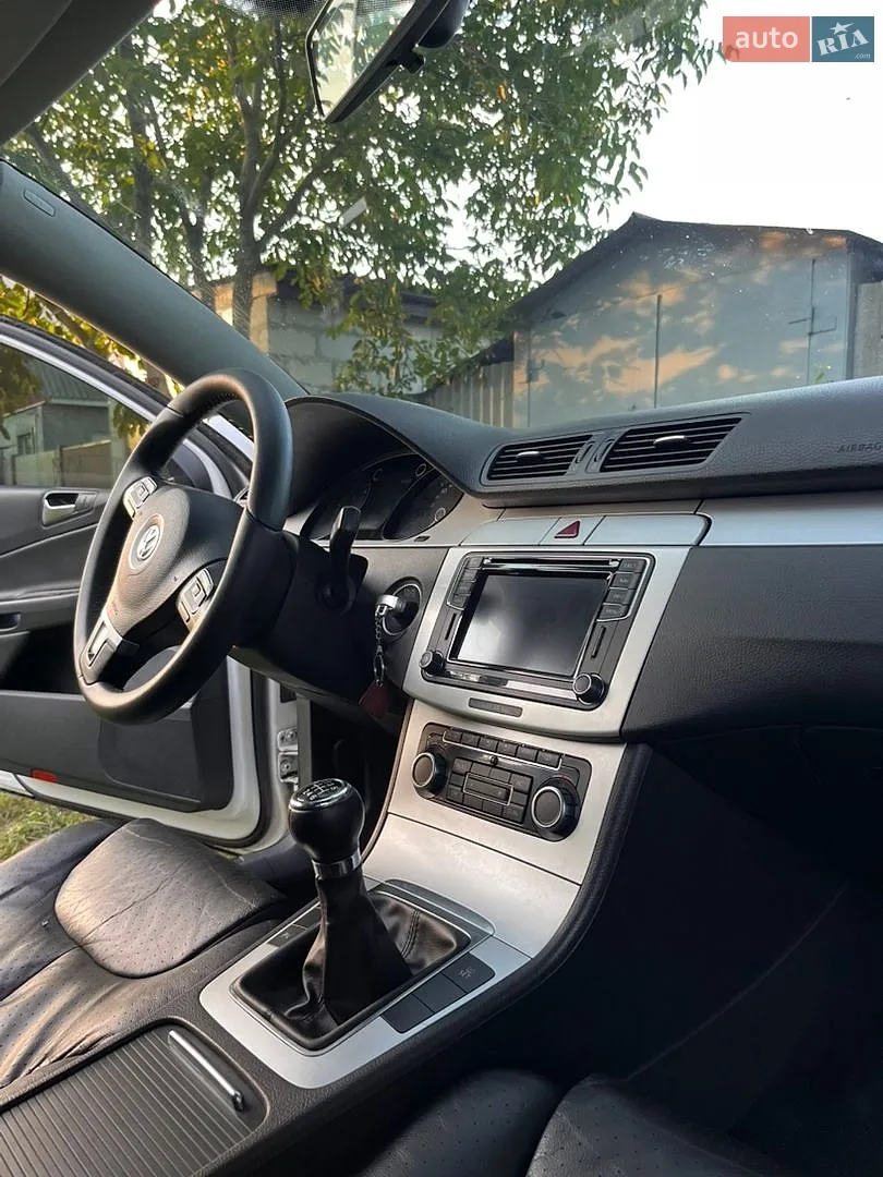 2010 Volkswagen Passat - мініатюра 17