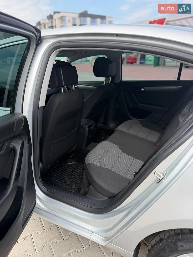 2011 Volkswagen Passat - мініатюра 31
