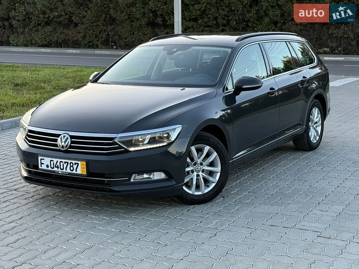 2019 Volkswagen Passat - мініатюра 2