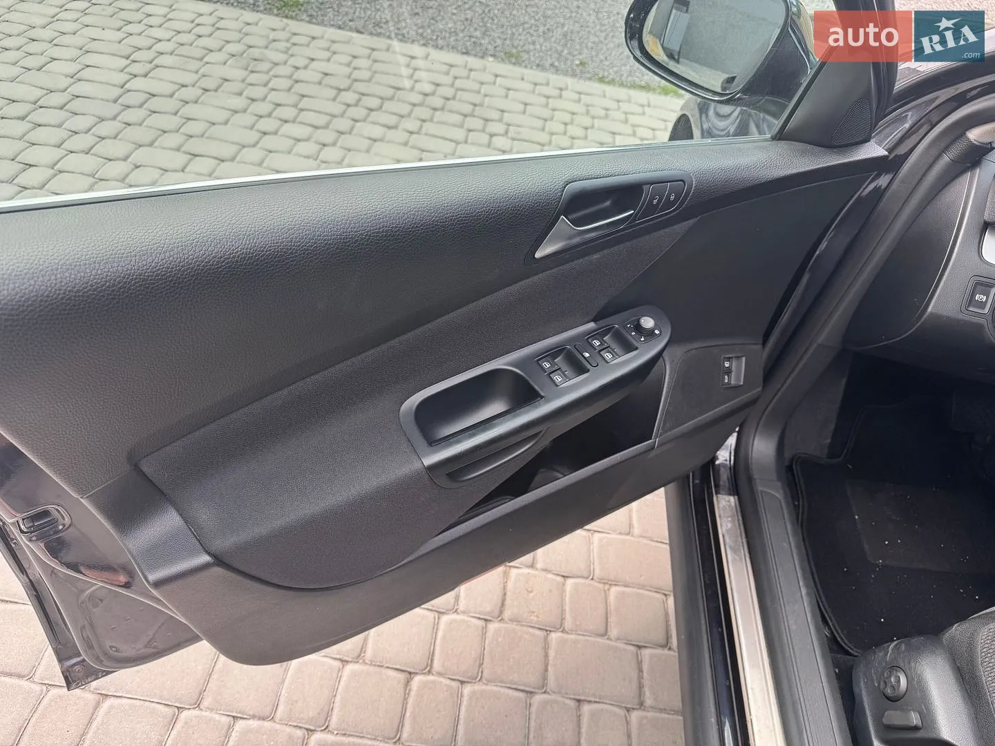 2010 Volkswagen Passat - мініатюра 12