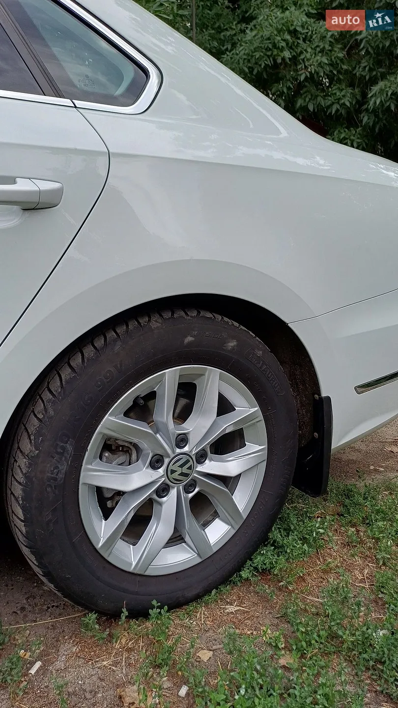 2016 Volkswagen Passat - мініатюра 16