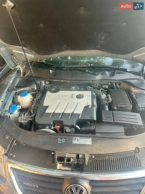 2010 Volkswagen Passat - мініатюра 2
