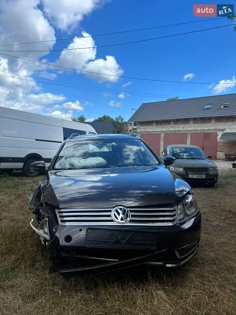 2011 Volkswagen Passat - мініатюра 2