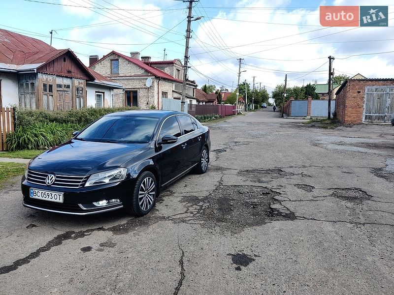 Седан Volkswagen Passat 2011 в Сокале
