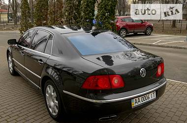 Седан Volkswagen Phaeton 2003 в Киеве