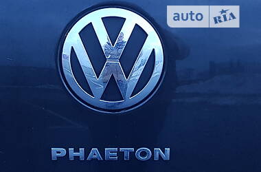 Седан Volkswagen Phaeton 2004 в Киеве