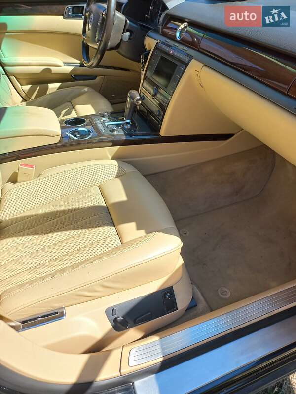 Седан Volkswagen Phaeton 2005 в Ивано-Франковске