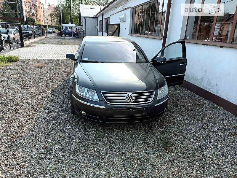 Седан Volkswagen Phaeton 2002 в Косове