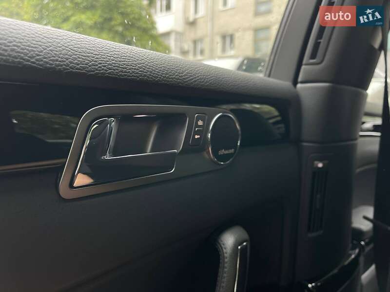 Седан Volkswagen Phaeton 2011 в Кременчуці