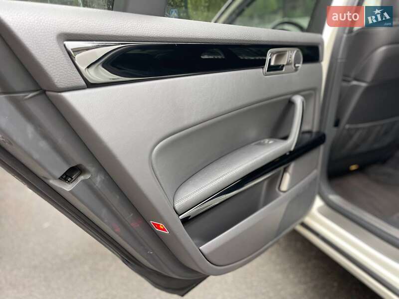 Седан Volkswagen Phaeton 2011 в Кременчуці