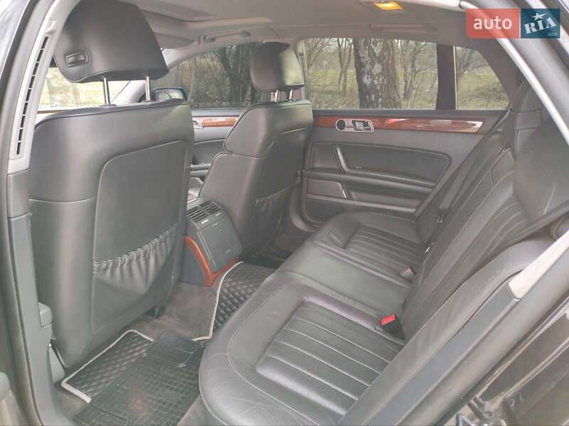 Седан Volkswagen Phaeton 2009 в Черновцах