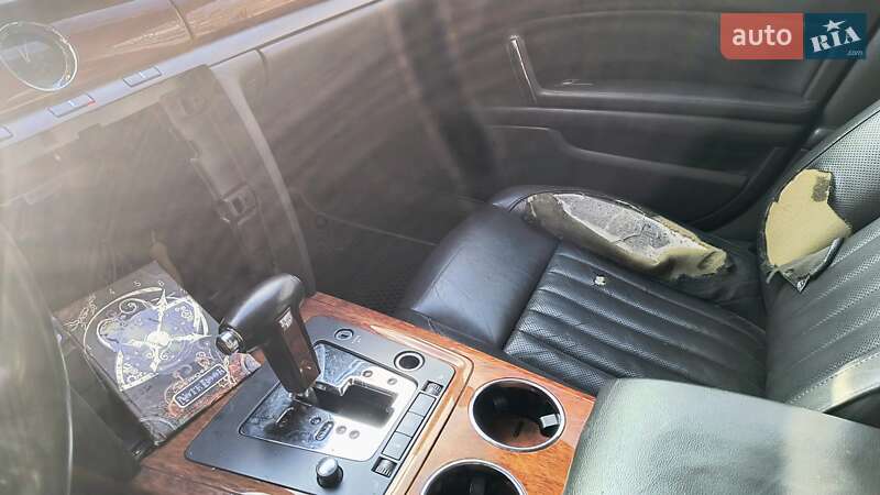 Седан Volkswagen Phaeton 2006 в Киеве