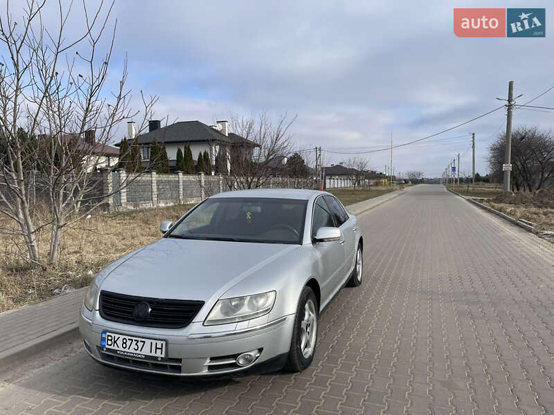 Седан Volkswagen Phaeton 2004 в Ровно