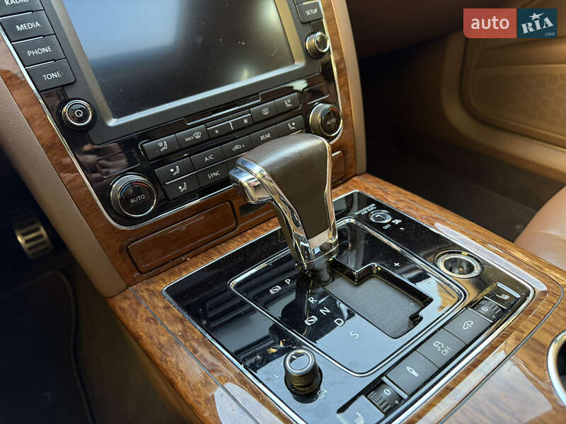 Седан Volkswagen Phaeton 2015 в Киеве