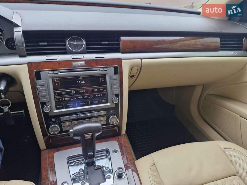 Седан Volkswagen Phaeton 2011 в Житомирі