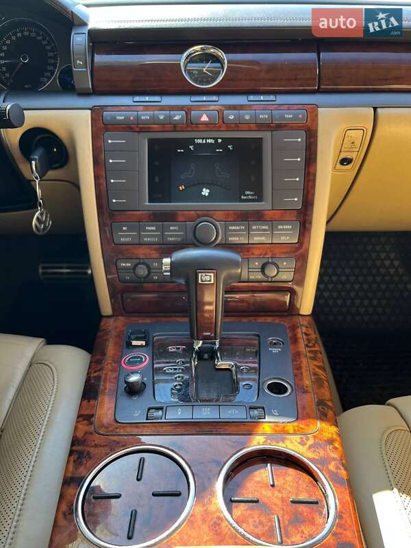 Седан Volkswagen Phaeton 2006 в Южноукраинске