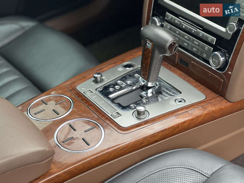 Седан Volkswagen Phaeton 2013 в Львові