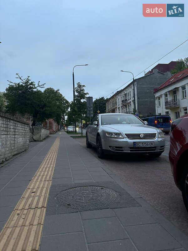 Седан Volkswagen Phaeton 2006 в Перемышлянах