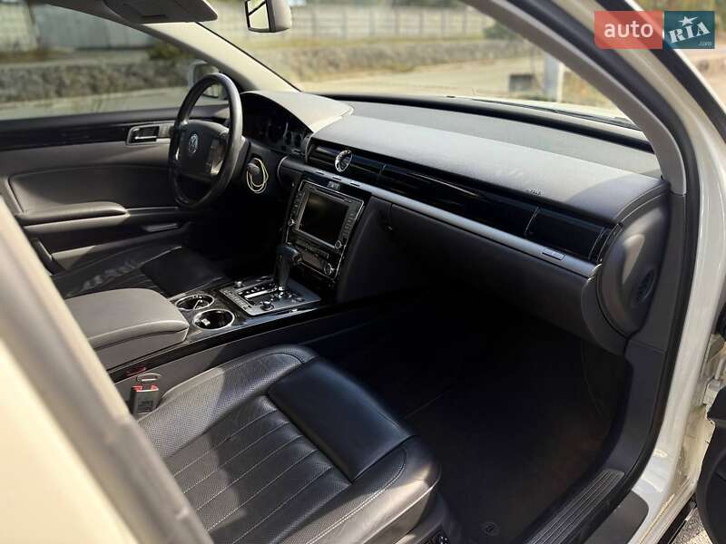 Седан Volkswagen Phaeton 2009 в Малине
