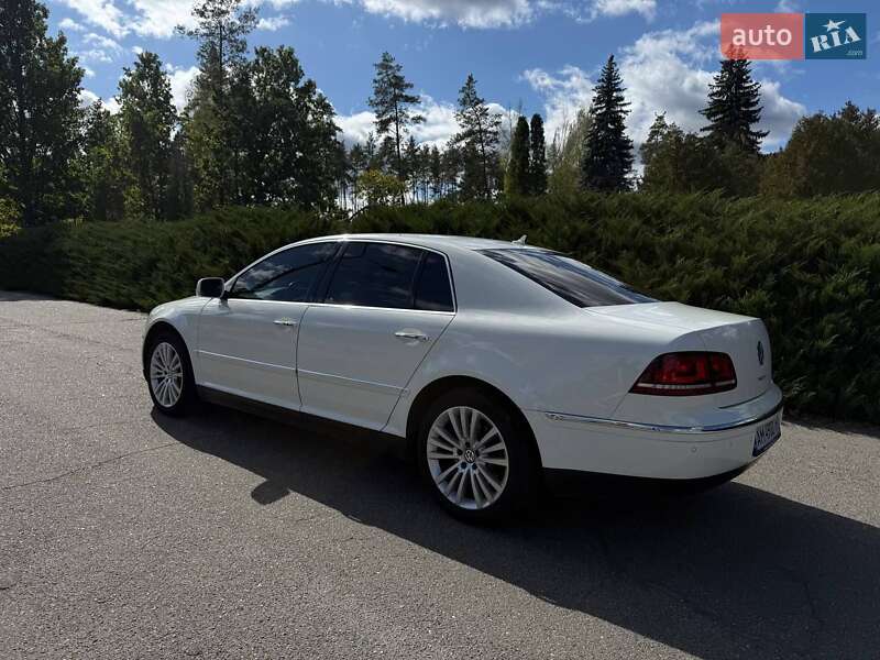 Седан Volkswagen Phaeton 2009 в Малине