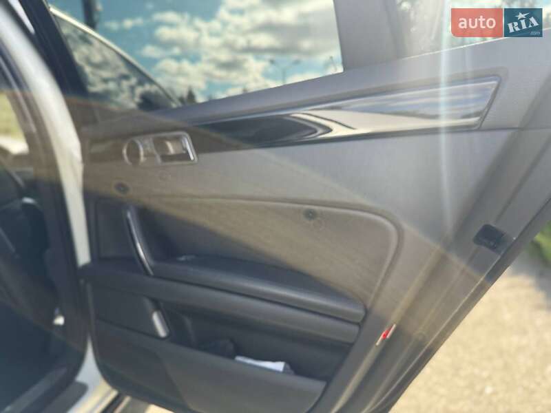 Седан Volkswagen Phaeton 2009 в Малине