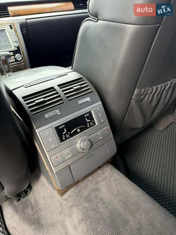 Седан Volkswagen Phaeton 2011 в Полтаве